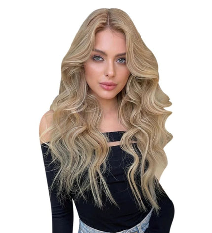 Extension à clip ondulée blonde, cheveux naturels longs pour volume et style élégant.