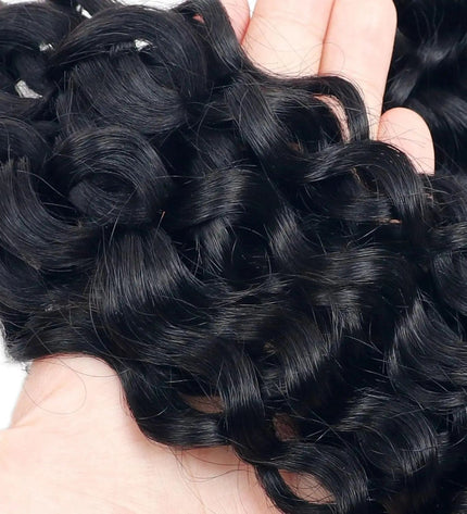 Extensions capillaires naturelles longues et bouclées pour tresses élégantes et volumineuses