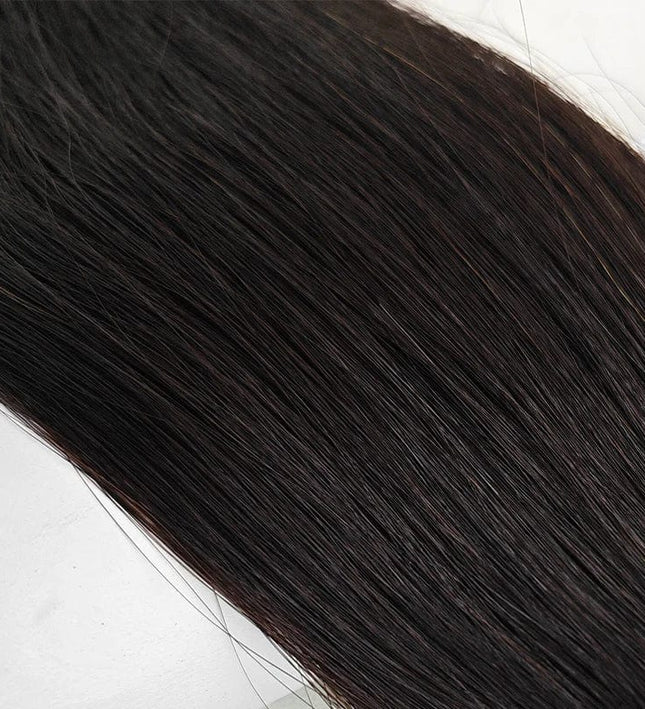 Extension de cheveux naturels lisses pour tresses africaines en noir brillant.