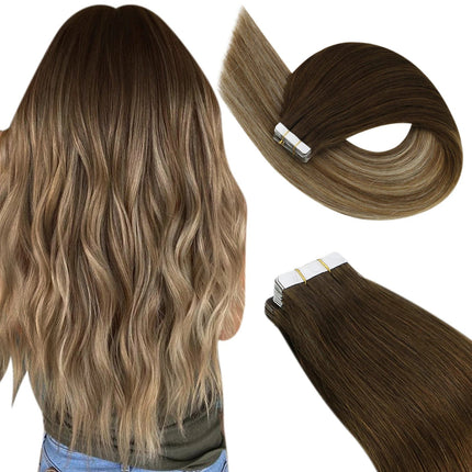 Extensions de cheveux adhésives longues, ondulées et naturelles couleur brun caramel.