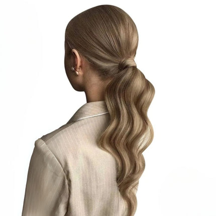 Extension de cheveux longue ondulée brun clair pour queue-de-cheval élégante