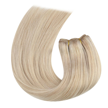 Extensions de cheveux longs raides en blond naturel pour une coiffure élégante et soignée