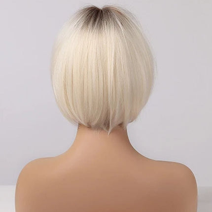 Perruque blonde courte synthétique avec frange pour un style moderne et chic