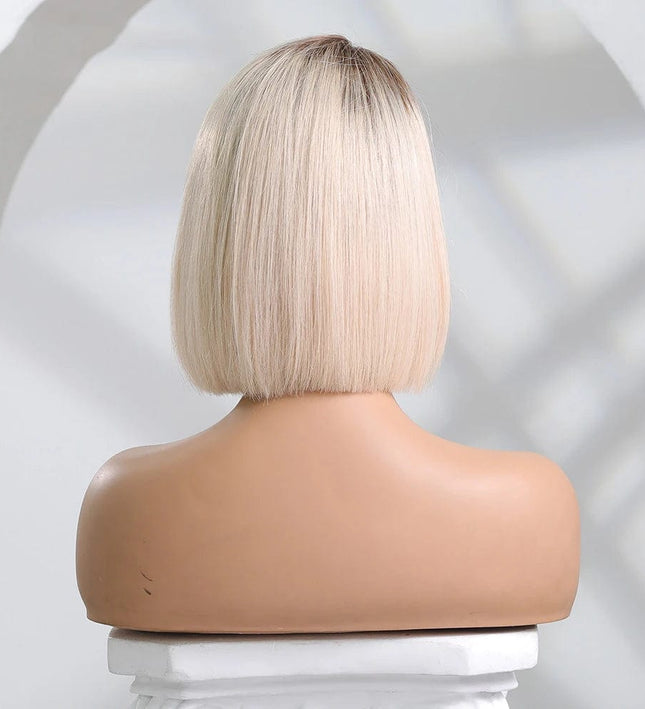 Perruque carré court blonde ombrée en cheveux naturels pour un look raffiné