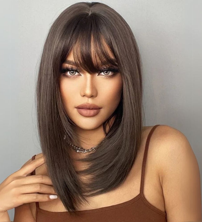 Perruque mi-longue brune en cheveux synthétiques avec frange élégante pour femme