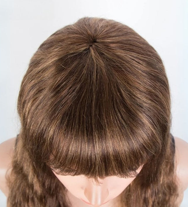 Perruque brune ondulée à frange en cheveux naturels pour un style élégant