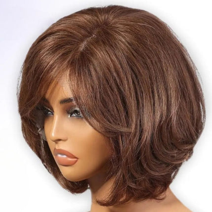 Perruque courte brune en cheveux naturels style élégant et légèrement bouclé pour femme.