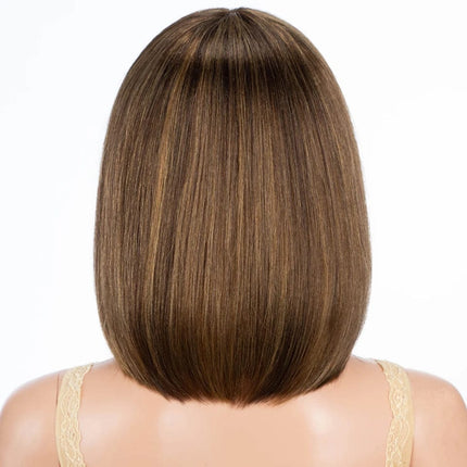 Perruque courte brune en cheveux naturels, style carré avec frange élégante et moderne