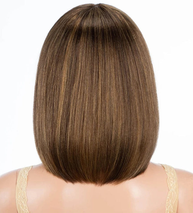 Perruque courte brune en cheveux naturels, style carré avec frange élégante et moderne