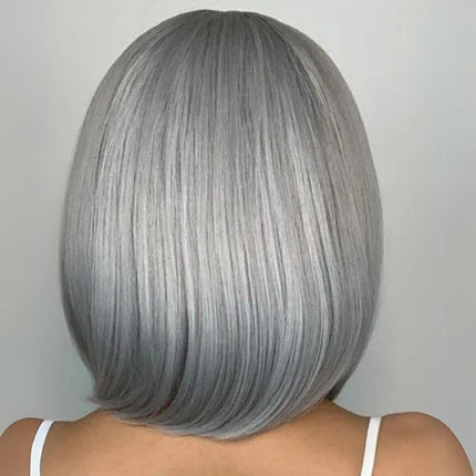 Perruque carré gris raide avec frange en cheveux synthétiques pour un look moderne