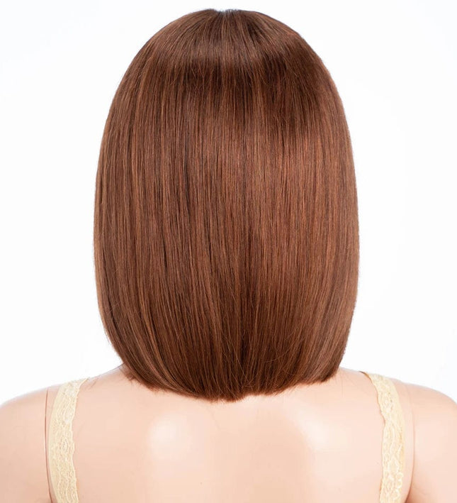 Perruque chic rousse au carré lisse en cheveux naturels pour femme moderne.