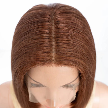 Perruque carré courte rousse en cheveux naturels avec raie médiane pour un look chic