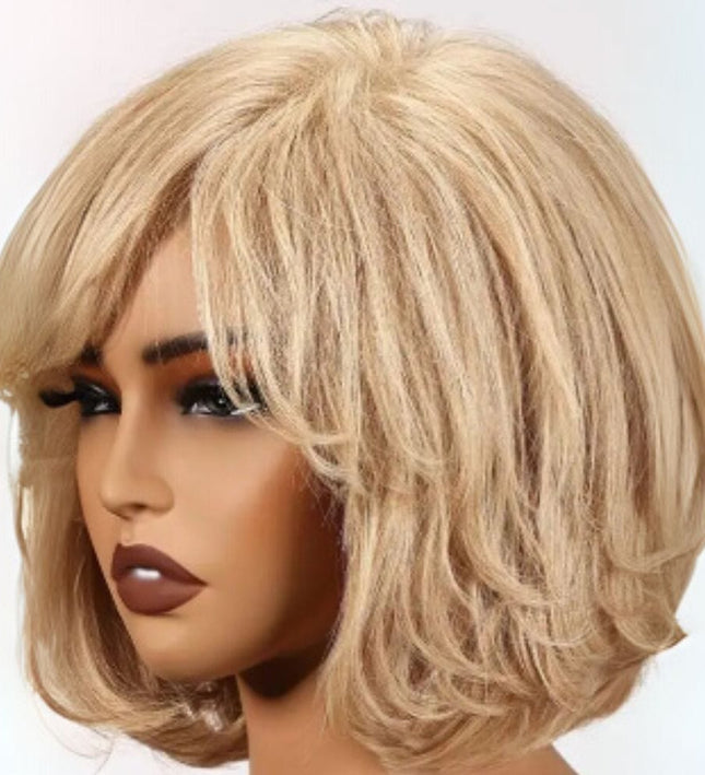 Perruque blonde naturelle avec coupe carré ondulé pour un look élégant et tendance