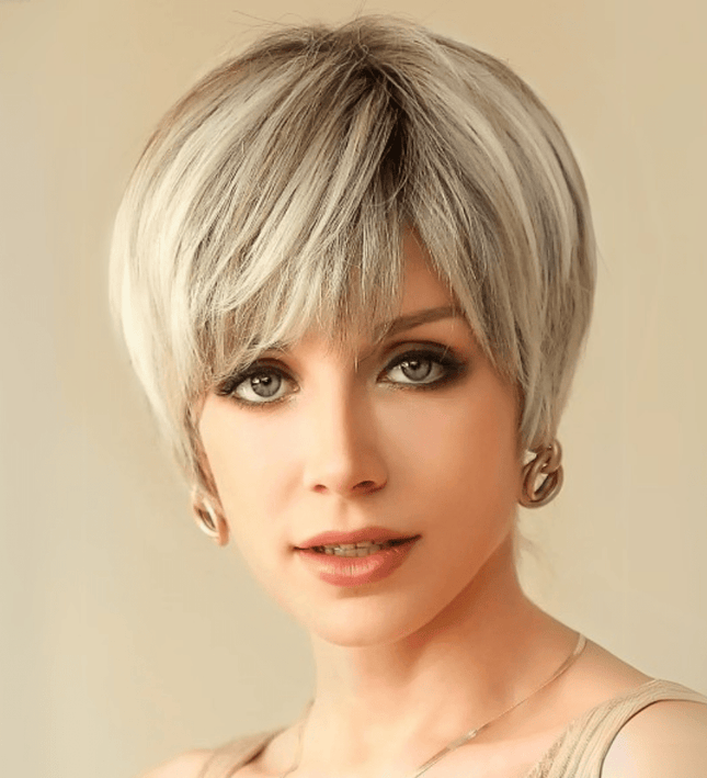 Perruque naturelle courte style pixie en cheveux humains gris moderne