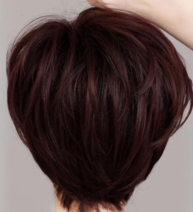 Perruque courte stylée en cheveux synthétiques brun foncé avec frange légère pour femme