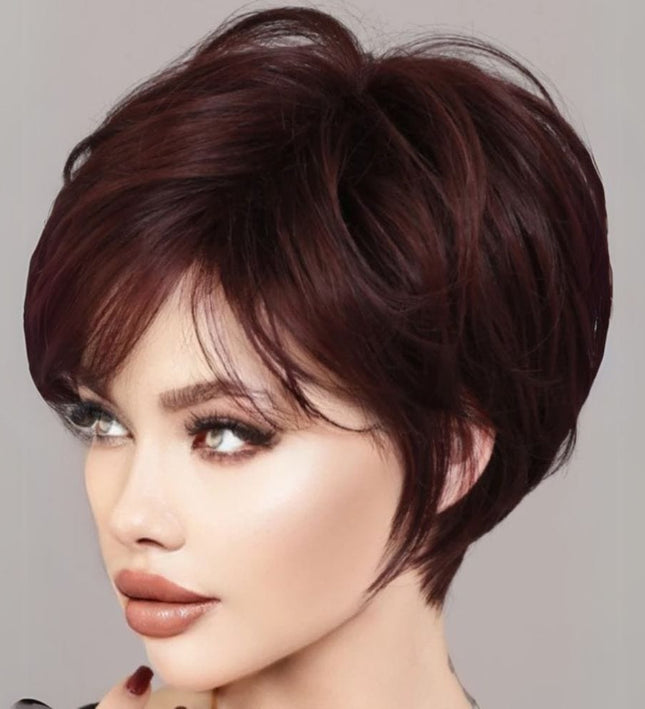 Perruque courte et élégante en cheveux synthétiques avec frange pour un style chic moderne