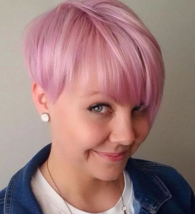 Perruque courte rose avec frange droite en cheveux naturels pour un style audacieux.