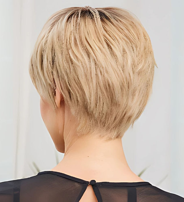 Perruque courte en cheveux naturels style pixie avec frange pour un look moderne