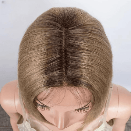 Perruque droite et lisse en cheveux naturels blonds ombrés pour un style élégant.