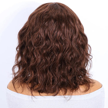 Perruque mi-longue carré ondulé en cheveux naturels pour un style élégant et féminin.