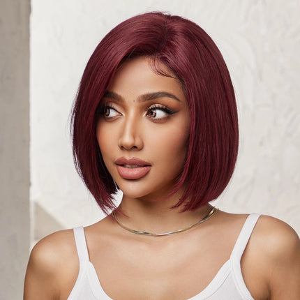 Perruque carré lace front en cheveux naturels couleur bordeaux pour femme moderne et élégante.