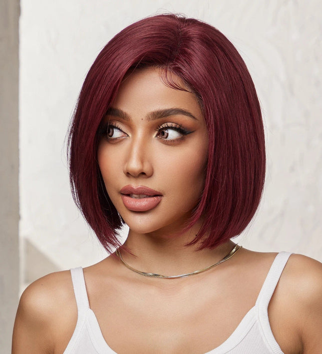 Perruque carré lace front en cheveux naturels couleur bordeaux pour femme moderne et élégante.