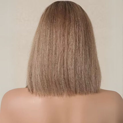 Perruque courte lisse en cheveux naturels pour un look carré élégant et sophistiqué.