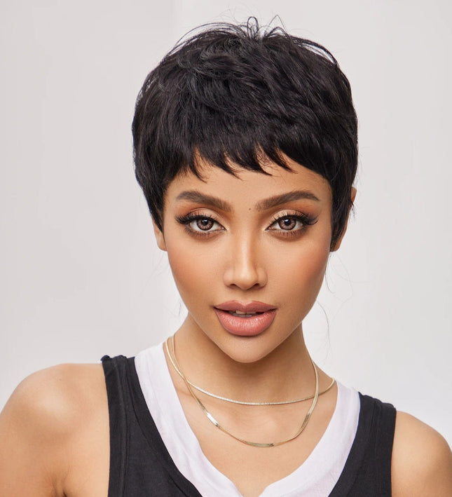 Perruque féminine style pixie noire en cheveux naturels pour un look sophistiqué