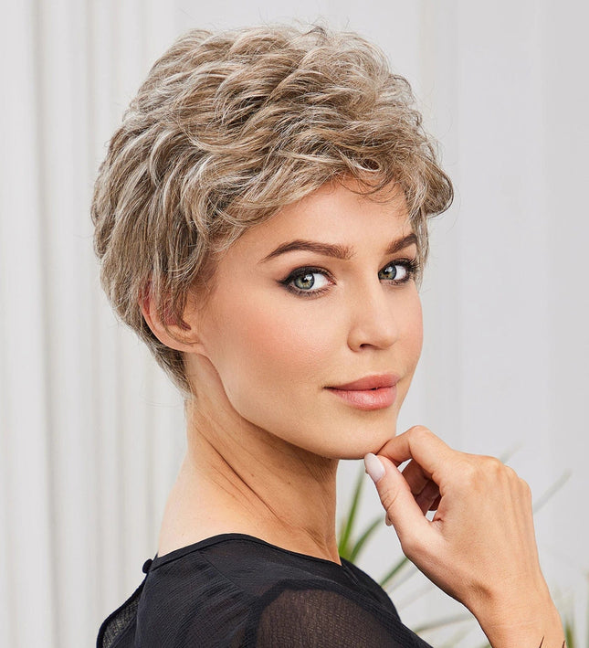 Perruque courte blonde en cheveux naturels pour un style chic et élégant féminin