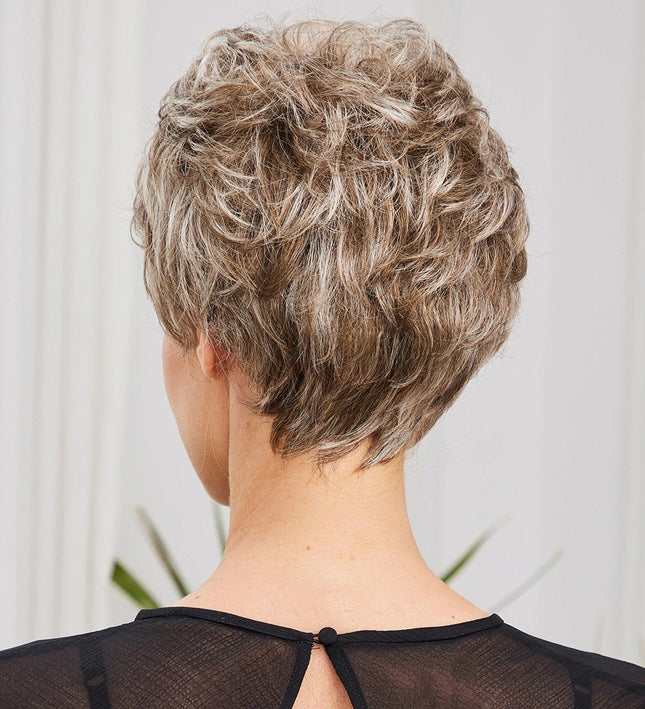 Perruque courte blonde bouclée en cheveux naturels pour un look moderne et sophistiqué