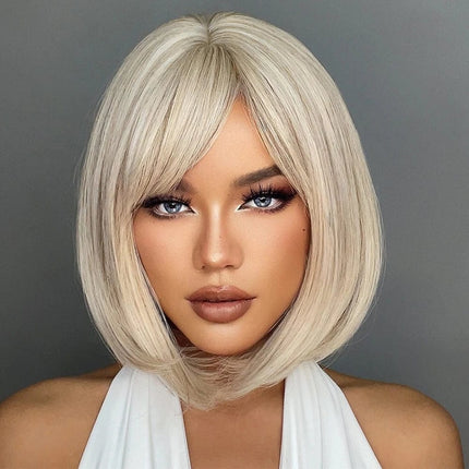 Perruque courte synthétique blonde raide pour un look moderne et élégant femme.