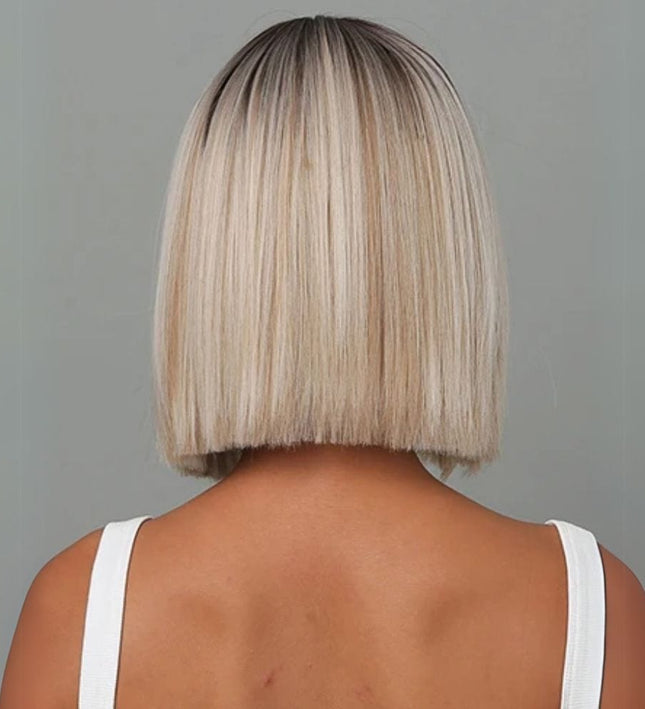 Perruque bob court synthétique blonde ombrée pour un style moderne et élégant