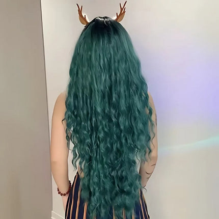 Perruque longue verte bouclée en cheveux synthétiques pour cosplay femme, avec accessoires bois.