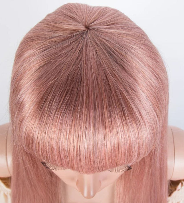 Perruque longue raide en cheveux naturels couleur rose avec frange pour un style tendance.