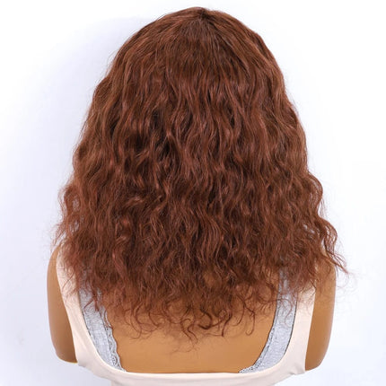 Perruque mi-longue bouclée en cheveux naturels pour un style élégant et féminin.