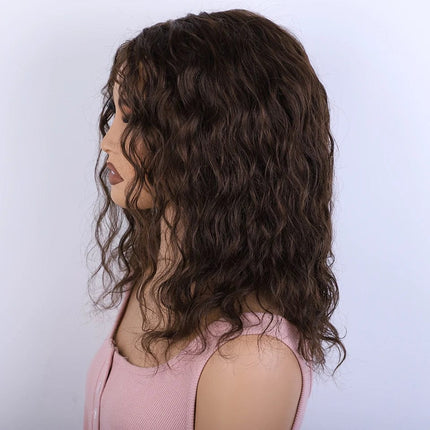 Perruque mi-longue bouclée en cheveux naturels pour un style féminin et tendance