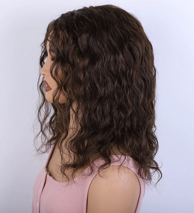 Perruque mi-longue bouclée en cheveux naturels pour un style féminin et tendance