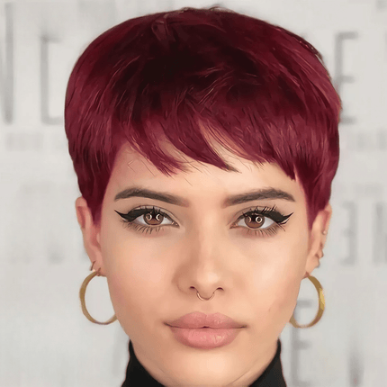 Perruque courte en cheveux naturels rouge rubis pour un style audacieux et moderne femme.