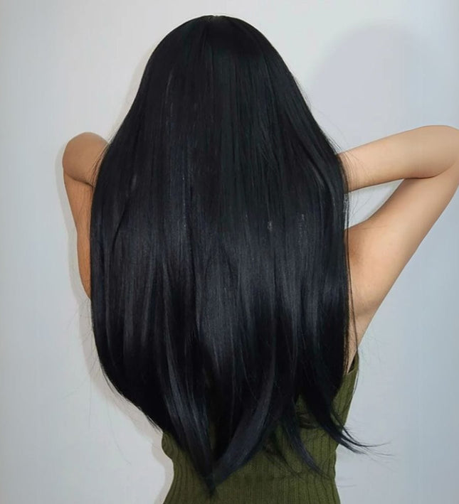 Perruque longue et lisse noire en cheveux synthétiques pour un style élégant