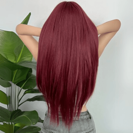 Perruque longue et lisse rouge bordeaux avec frange pour un style moderne