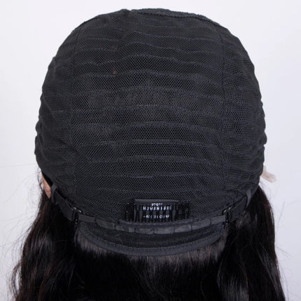 Perruque noire longue ondulée en cheveux naturels avec bonnet ajustable pour femme