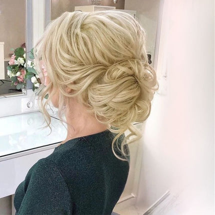 Postiche chignon bouclé blond en cheveux synthétiques pour un style élégant et sophistiqué