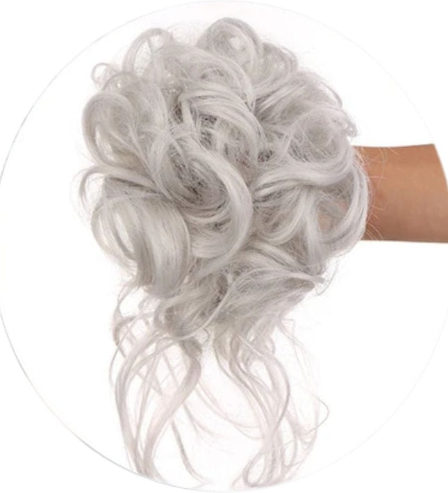 Postiche volumineux chignon bouclé synthétique en gris argent pour femmes élégantes