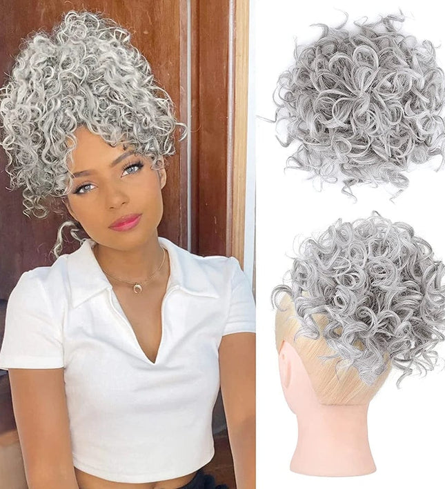 Postiche chignon bouclé mi-long gris argenté en cheveux synthétiques pour un look moderne