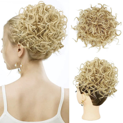 Postiche chignon bouclé volumineux en cheveux synthétiques blond facile à clipser.