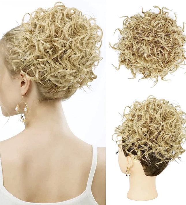 Postiche chignon bouclé volumineux en cheveux synthétiques blond facile à clipser.