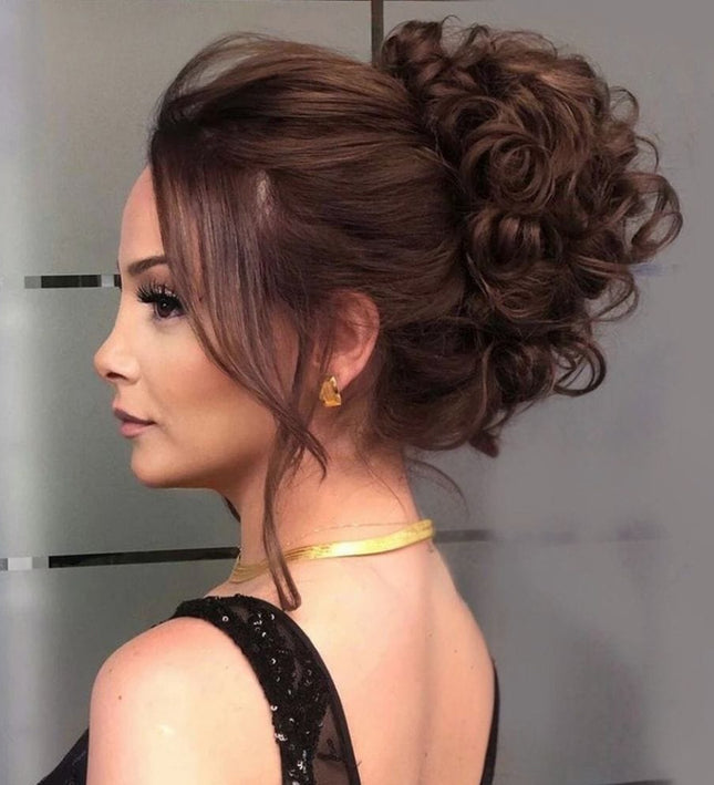 Postiche chignon bouclé en cheveux synthétiques brun pour un style chic et élégant