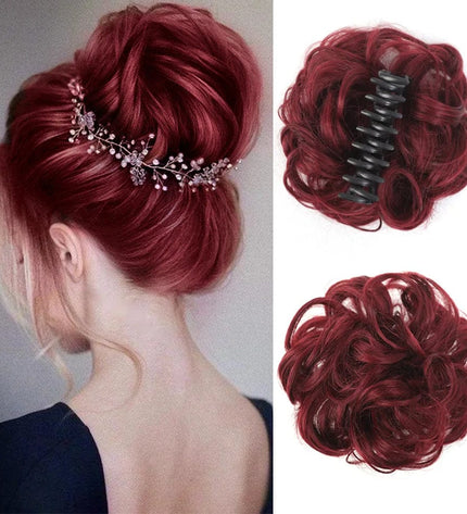 Postiche sophistiqué en cheveux synthétiques rouges avec pince à griffes intégrée pour chignon.