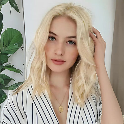 Postiche naturel blond à clip pour un style élégant et facile à porter