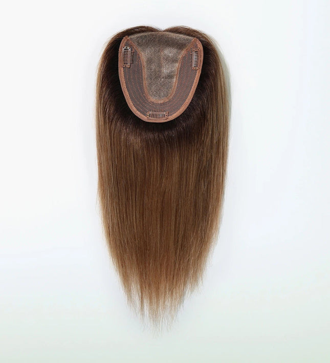 Toupet mi-long brun en cheveux naturels pour femme, pratique et élégant.